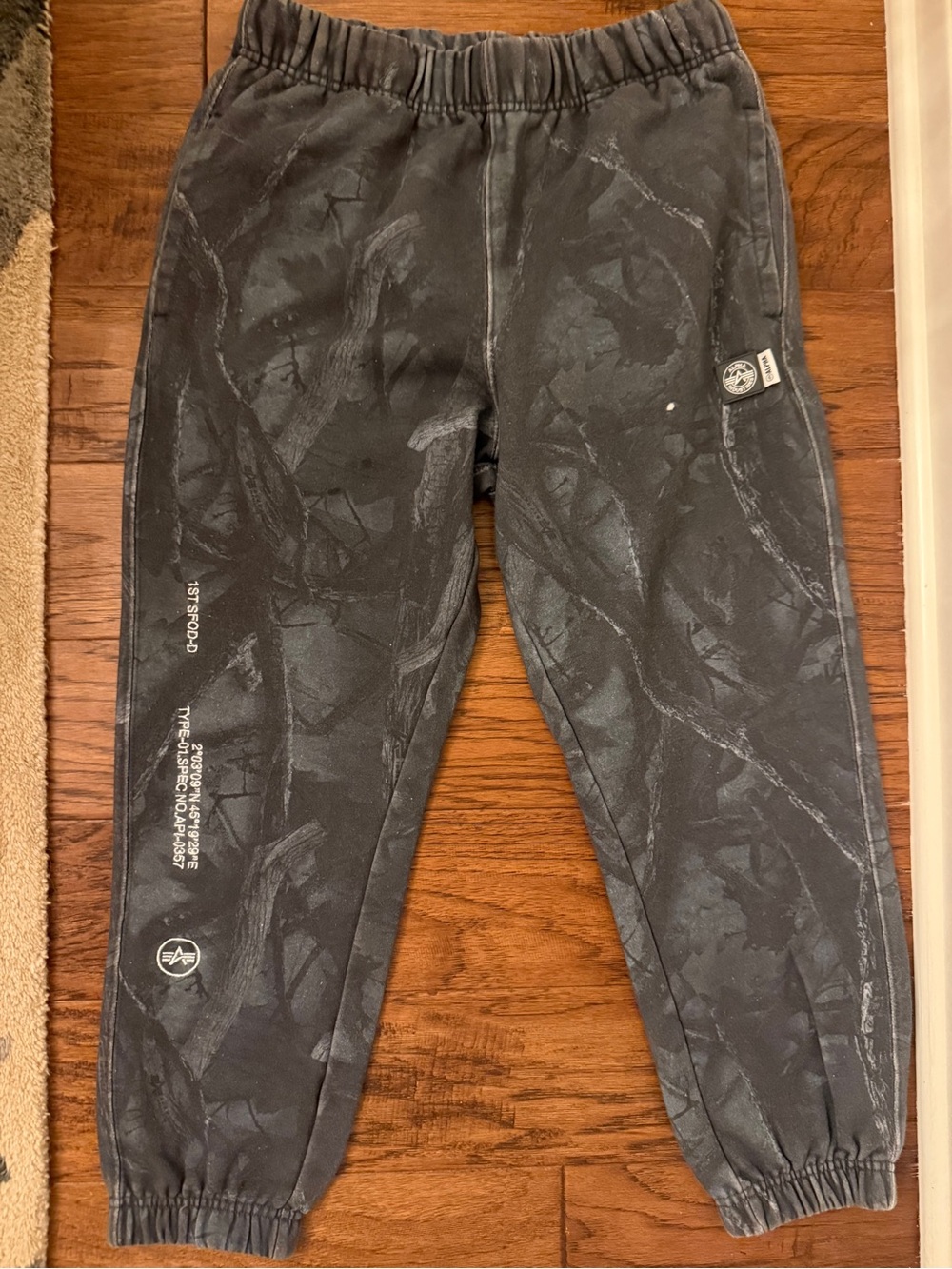 Men’s Alpha Industries Black Graphic Sweatpants with Subtle Gray Print sz. S